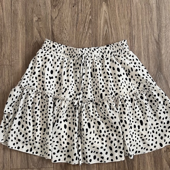 SKIRT  <3  Black & White spots  Large/Medium - Picture 2 of 4